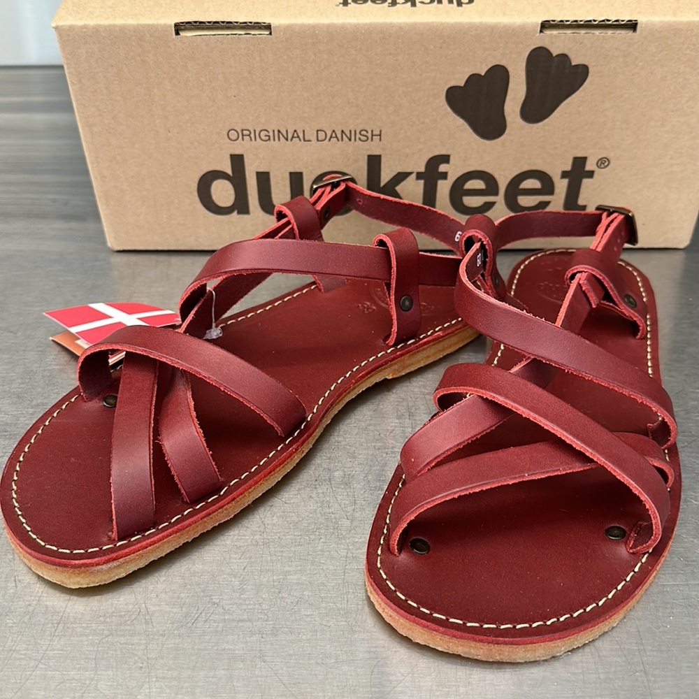 Duckfeet “Bornholm” granate red sandals. From Denmark